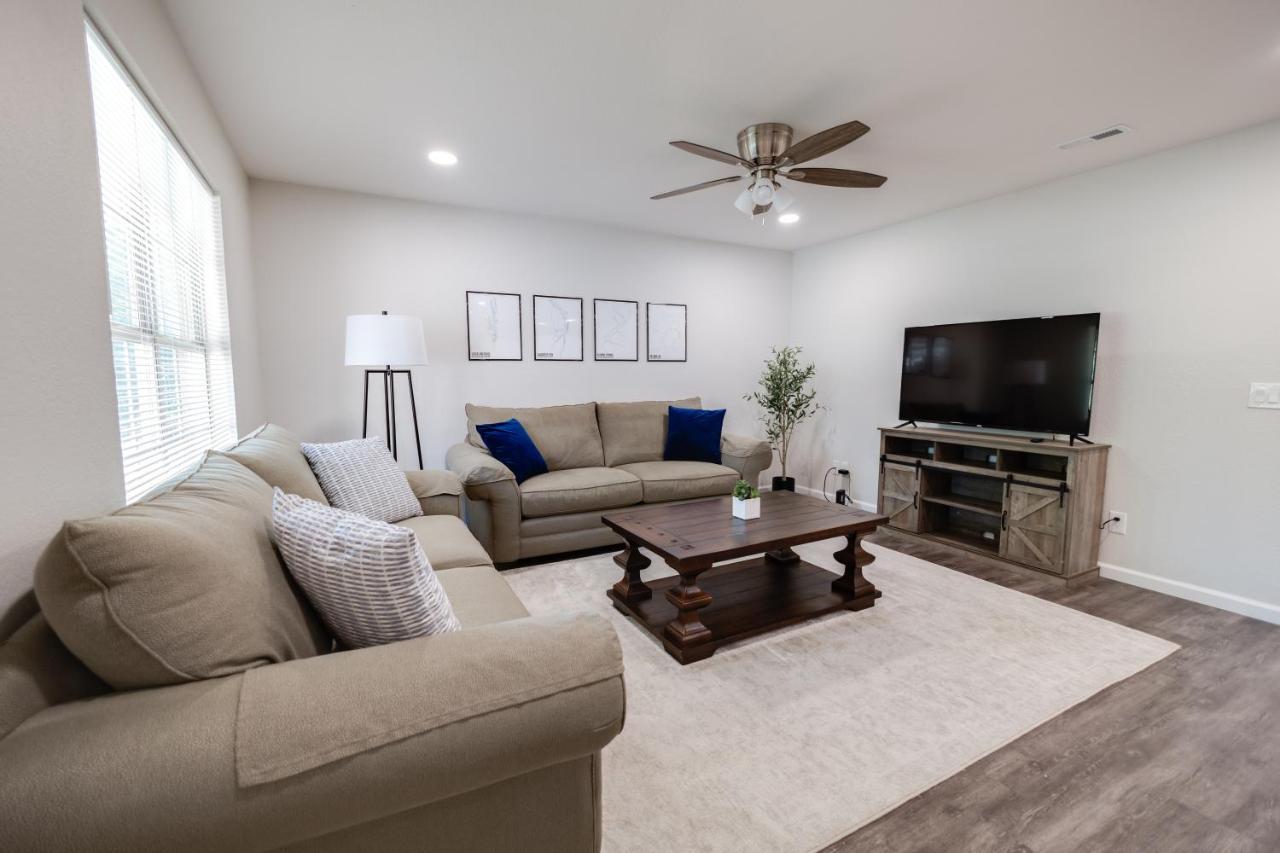 Trailside Townhouse - Close To Downtown & Bike Trails Bentonville Exterior photo