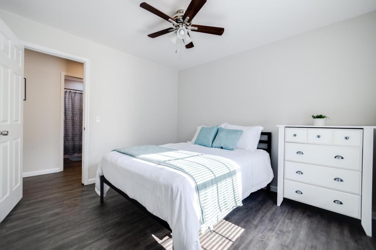 Trailside Townhouse - Close To Downtown & Bike Trails Bentonville Exterior photo