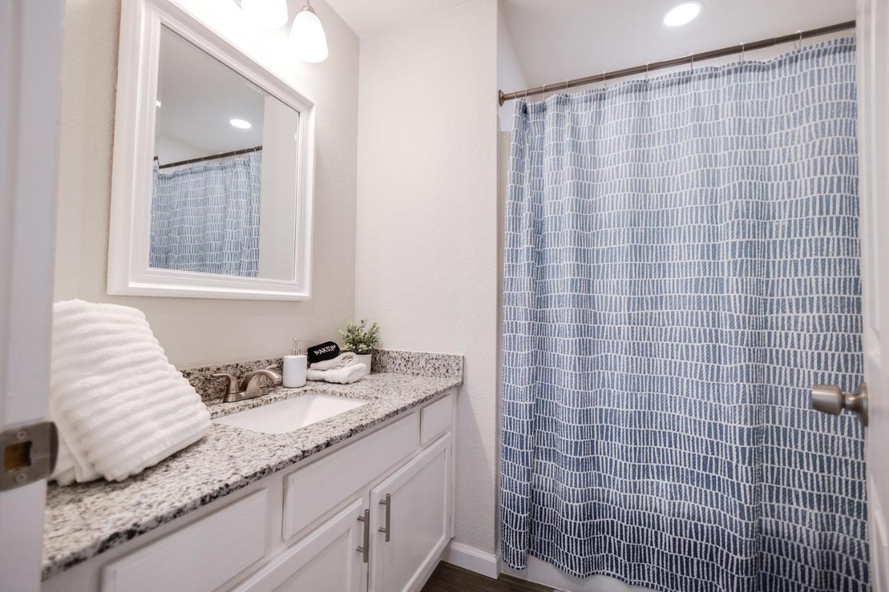 Trailside Townhouse - Close To Downtown & Bike Trails Bentonville Exterior photo