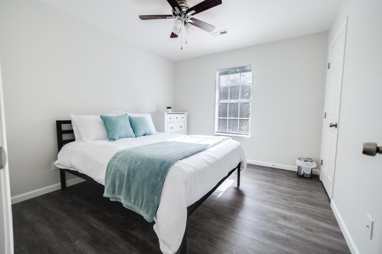 Trailside Townhouse - Close To Downtown & Bike Trails Bentonville Exterior photo